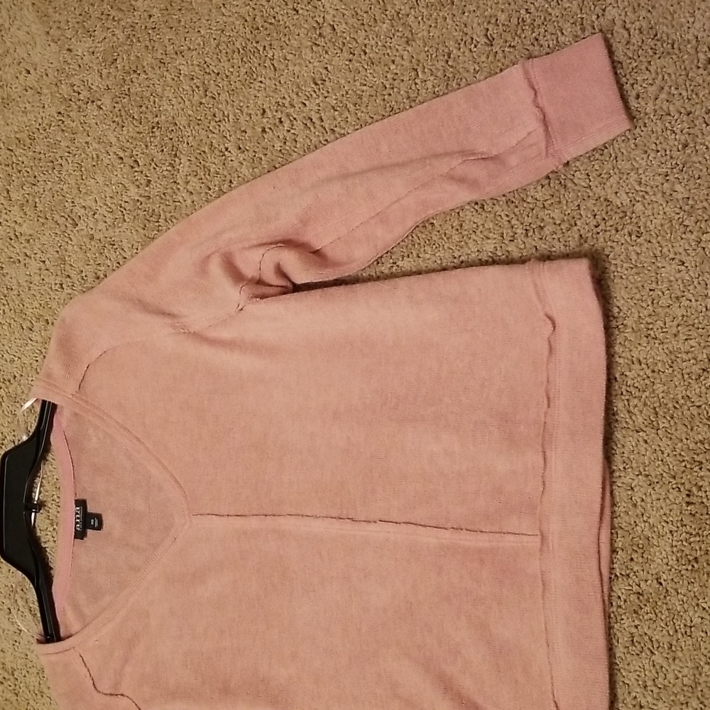 sweater - Picture 3 of 4